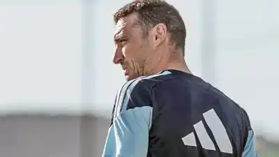 Llegó Messi y encontró un plantel de 33: los siete futbolistas que Scaloni llevó en secreto a Kansas