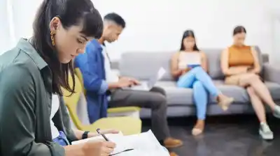 Los salarios que piden los argentinos: cuánto aumentaron en dólares y cómo se comparan con la región