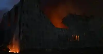 El fuego arrasó todo en minutos: el depósito de una conocida cadena quedó reducido a escombros