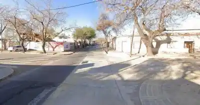 Manipulaban una camioneta en la madrugada: lo que la policía encontró en su poder