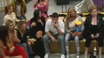 Las cámaras de Gran Hermano la capturaron comiendo pan en el inodoro y su reacción fue increíble