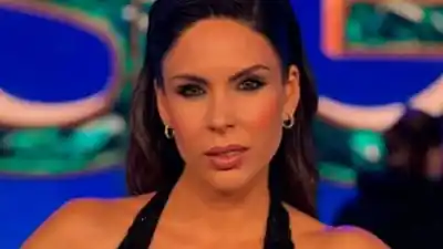 Barby Franco posó con una Harley y un detalle en la pared desató la polémica