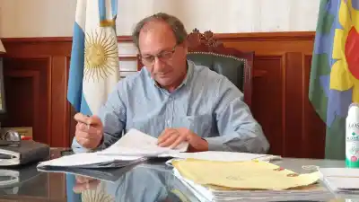 El intendente vetó un recorte salarial y ahora el conflicto llega a la Corte