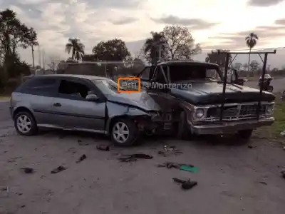 Una camioneta se cruzó de carril y un auto lo embistió en la ruta 344