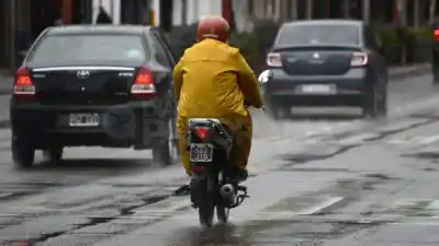 Miércoles con lloviznas persistentes en Santiago: ¿cuándo mejora el tiempo?