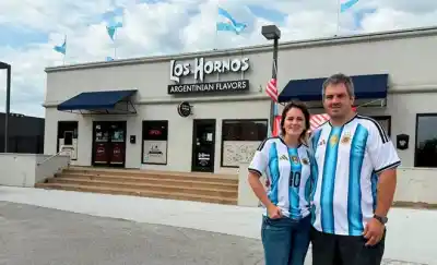 Son tucumanos, tienen un restaurante en Kansas City y ahora la Selección Argentina juega a 17 minutos: la historia que emociona