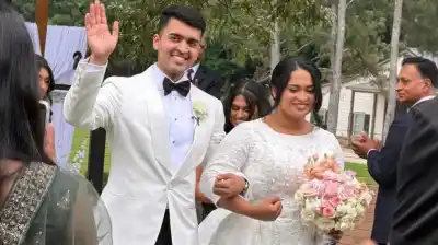 Se casó con la mujer de sus sueños y horas después su helicóptero se estrelló: lo que encontraron en el interior