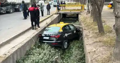 Taxista de 63 años terminó dentro de un zanjón en Las Heras: lo que dijo al despertar