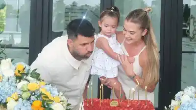 El look que usó Olivia para el cumple del Kun que rompió Instagram
