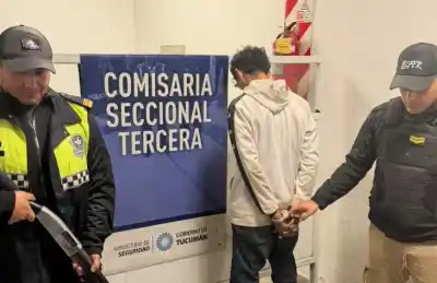 Salió a comprar y dos motochorros lo dejaron golpeado: lo que hallaron en los allanamientos