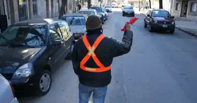 Cuidacoches en Santa Fe: la Iglesia pide frenar la prohibición total y propone una salida que nadie esperaba