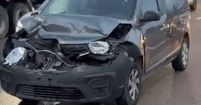 Choque en cadena en pleno Acceso Sur: un vehículo se fugó y dejó un misterio