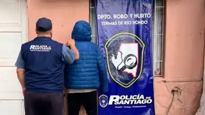 Caminaba tranquilo por la calle San Martín y se topó con la Policía: el detalle que lo delató