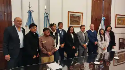 El Gobierno de Jujuy entregó becas con una condición que cambiará el sistema de salud