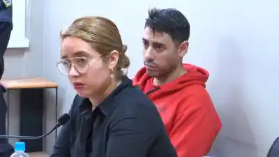 Pelea entre dos mujeres en plena calle: el hombre que intentó separarlas terminó herido