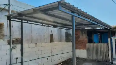 Cortaron el alambrado y se llevaron el techo entero de una vivienda