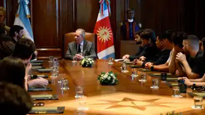 Elías Suárez recibió a jóvenes dirigentes de todo el país y reveló el secreto del desarrollo santiagueño