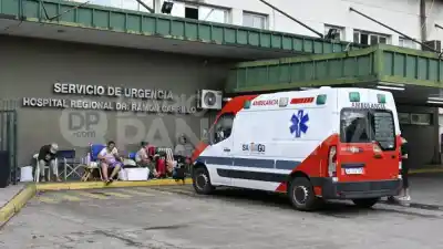 Caminaba a una despensa y dos motochorros lo atacaron a balazos: el proyectil le atravesó el muslo