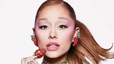 Ariana Grande lanzó su tercera colección para Swarovski y reveló el accesorio que será furor