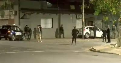 Chocaron un patrullero y un auto particular: el conductor del móvil policial terminó grave