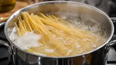 El error que cometen millones al cocinar pasta y los chefs italianos consideran una ofensa
