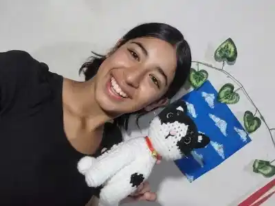 Tejió su futuro: a los 14 años creó un emprendimiento para ayudar en casa y pagar su fiesta de 15