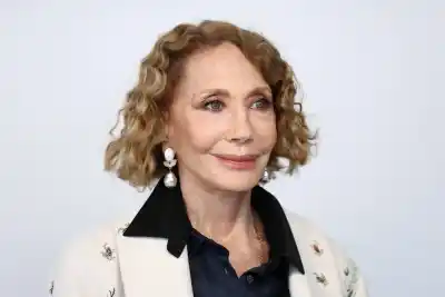 Nieta de Schiaparelli desembarca en Zara: Marisa Berenson presenta su colección que incluye moda y deco