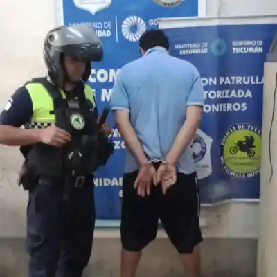 Cae ladrón de motos en Monteros Viejo: Vecino alerta a la policía y frustra el robo