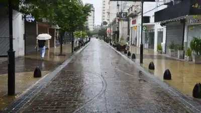 Cielo amenazante y tormentas: así arrancará el domingo en Santiago