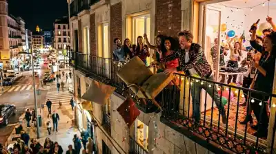 El insólito origen de la frase ‘tirar la casa por la ventana’ que pocos conocen