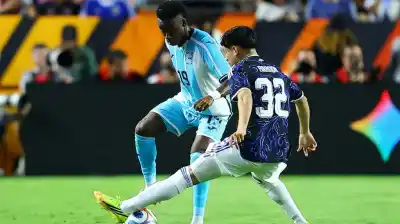 El insólito pedido de Scaloni a Aranda en su debut: “Sacate eso”