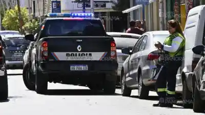 Patota de 15 jóvenes atacó a un adolescente en plena peatonal: lo que pasó después heló a los transeúntes