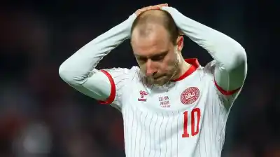 Christian Eriksen volvió a desplomarse en la cancha y el amistoso fue suspendido