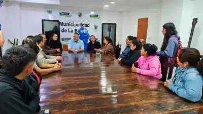El intendente de La Banda se reunió con una academia de danza y lo que entregó sorprendió a todos