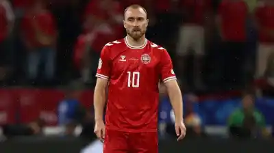 El escalofriante momento que volvió a paralizar al fútbol: Eriksen se desplomó y su mensaje a los compañeros