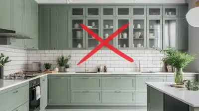 El truco de diseño que elimina las alacenas y agranda visualmente tu cocina