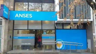 ANSES: quiénes cobran hoy lunes 8 de junio con el medio aguinaldo incluido