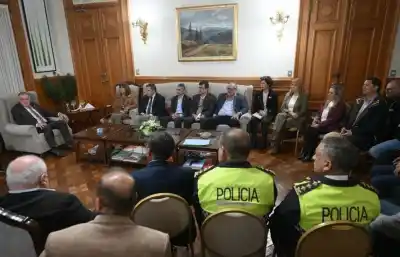 Jaldo reunió a todo su gabinete y confirmó la fecha del medio aguinaldo: ¿cuándo cobran los estatales?