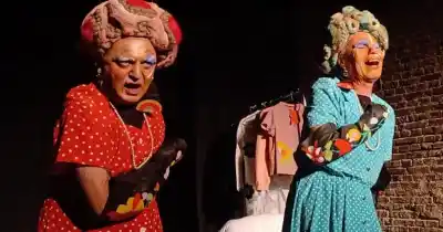 Dos hermanas que se odian y esperan la muerte: vuelve a escena una obra que promete incomodar