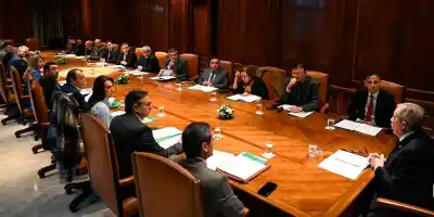 El gobernador Elías Suárez reunió a su gabinete: ¿qué obras y programas se definieron para Santiago?