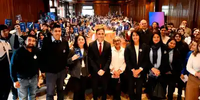 Recibió a estudiantes de todo el interior y lo que ocurrió en el despacho emocionó a todos