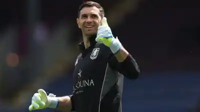 El destino del Dibu Martínez: el gigante europeo que lo quiere antes del Mundial
