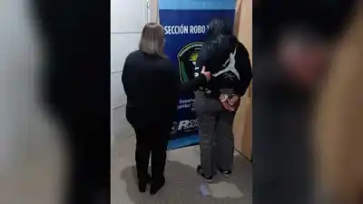 Exigió $120.000 para devolver un celular: lo que hizo la policía al llegar a su casa