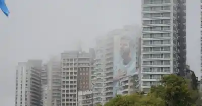 Niebla violeta en Santa Fe: la advertencia que paralizó la provincia y el consejo clave del SMN