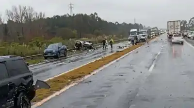 Tragedia en la Ruta 12: lo que encontraron dentro de la camioneta volcada