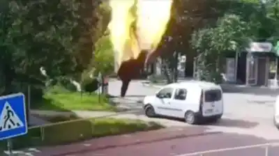 El momento exacto en que un misil ruso arrasó una ciudad ucraniana: 5 muertos y 14 heridos