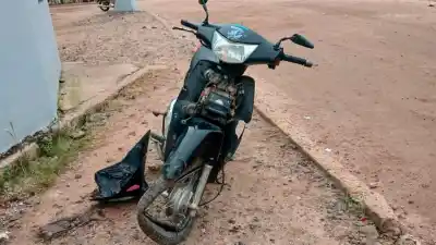 Impactante accidente en Añatuya: una adolescente terminó hospitalizada tras chocar contra una construcción