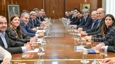 Caputo se reunió con la Cámara Argentino-China en plena negociación del swap
