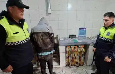 Buscaban un objeto robado y se toparon con 130 dosis de cocaína: el insólito hallazgo en La Bombilla