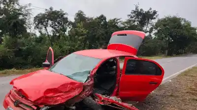 Dos heridos y un rescate desesperado: el violento choque frontal que sacudió la Ruta 42